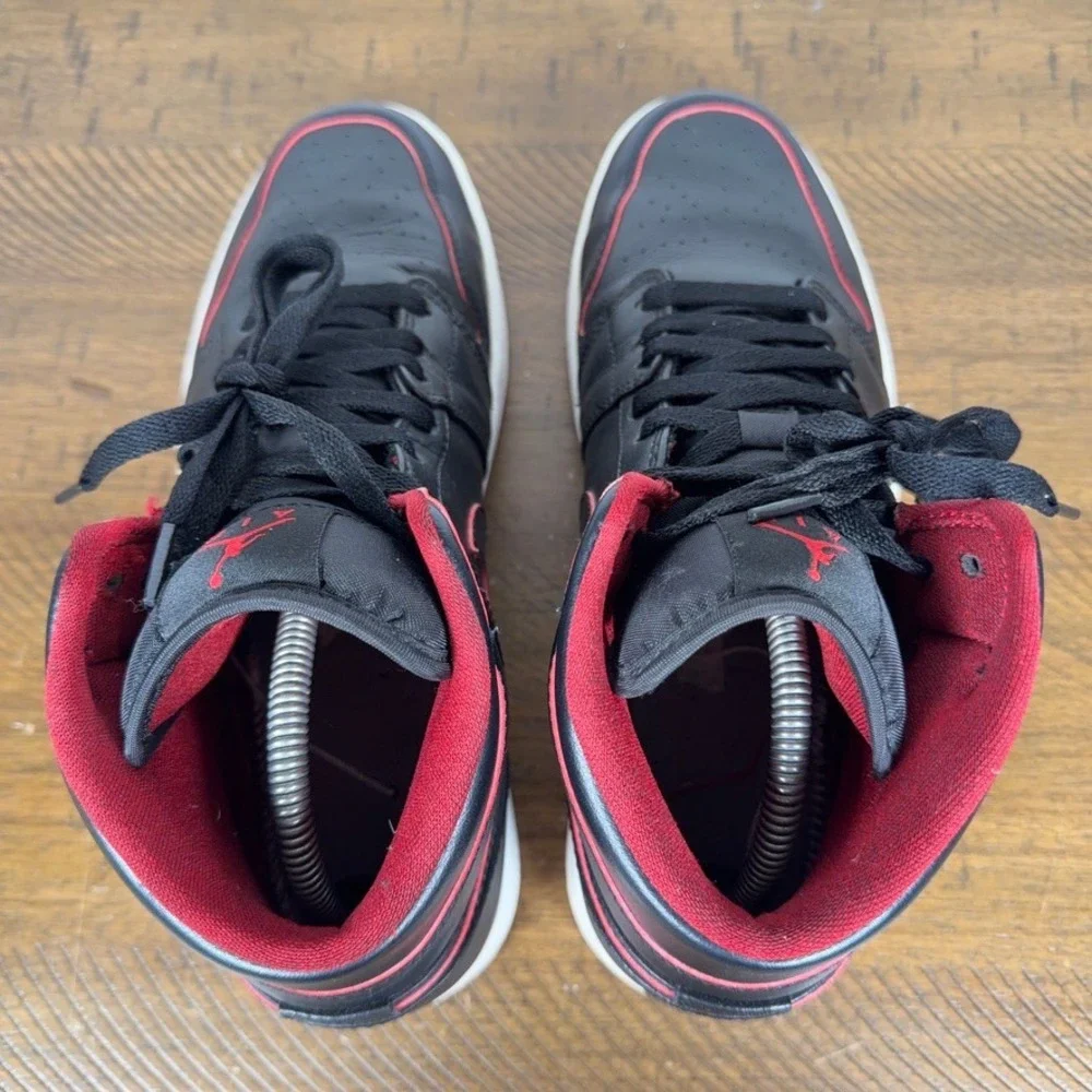 Air Jordan 1 Mid Shoes Mens 9 Black Red Bred Leather Basketball Sneakers